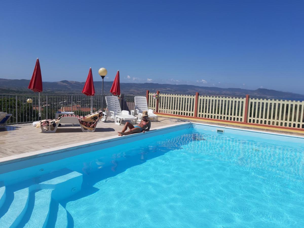 Casa Vacanze "La Caldosa" Badesi Exterior foto