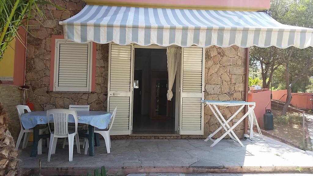 Casa Vacanze "La Caldosa" Badesi Exterior foto